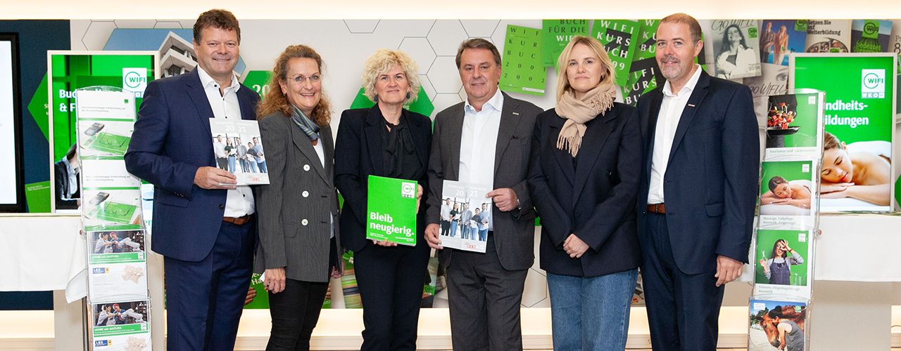 v.l.: WIFI NÖ-Institutsleiterin-Stv. Mag. Johannes Zederbauer, Produktmanagerin Weiterbildung Management Mag. Ulrike Weber, WKNÖ-Direktor-Stv. Mag. Alexandra Höfer, WKNÖ-Präsident KommR Wolfgang Ecker, Vortragende Mag. Lena Marie Glaser, Leiter Abteilung Bildung der WKNÖ Mag. Stefan Gratzl Foto: Gerald Lechner /images/GruppenfotoAusbilderkongress23_c_josef bollwein.png